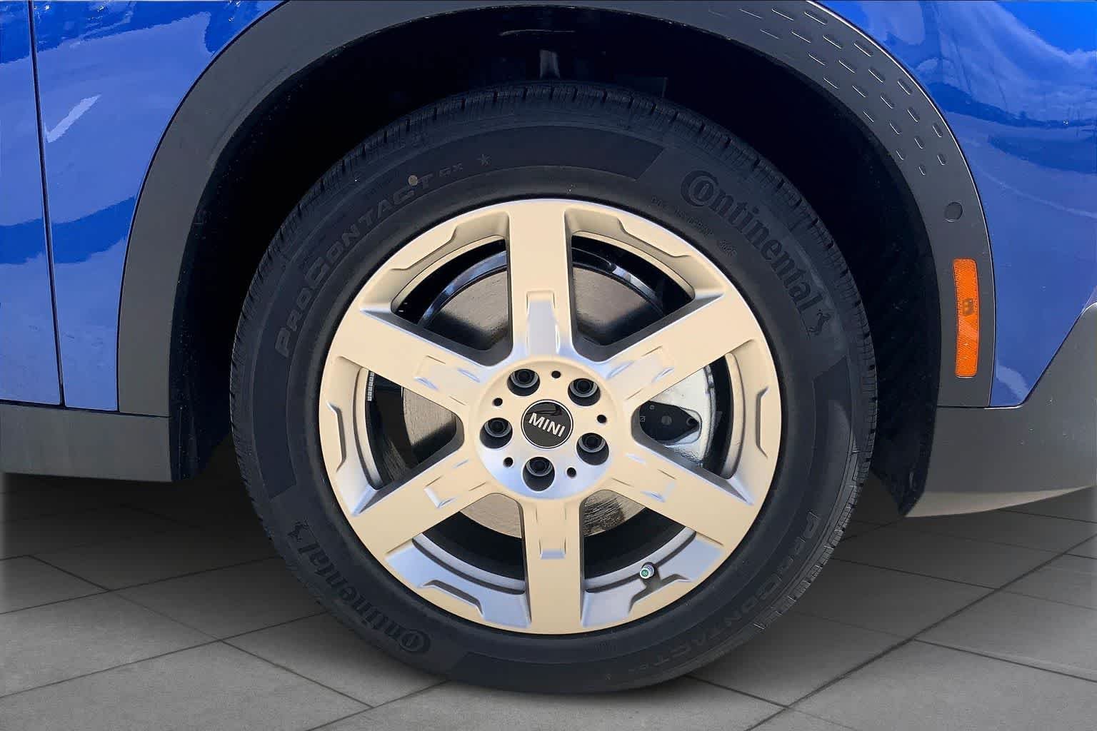New 2026 Blazing Blue Metallic MINI Signature Plus image 11