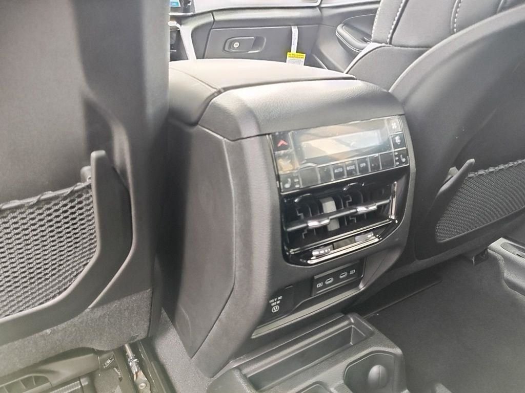 New 2026 Silver Zynith Exterior Paint Jeep Limited Reserve image 30