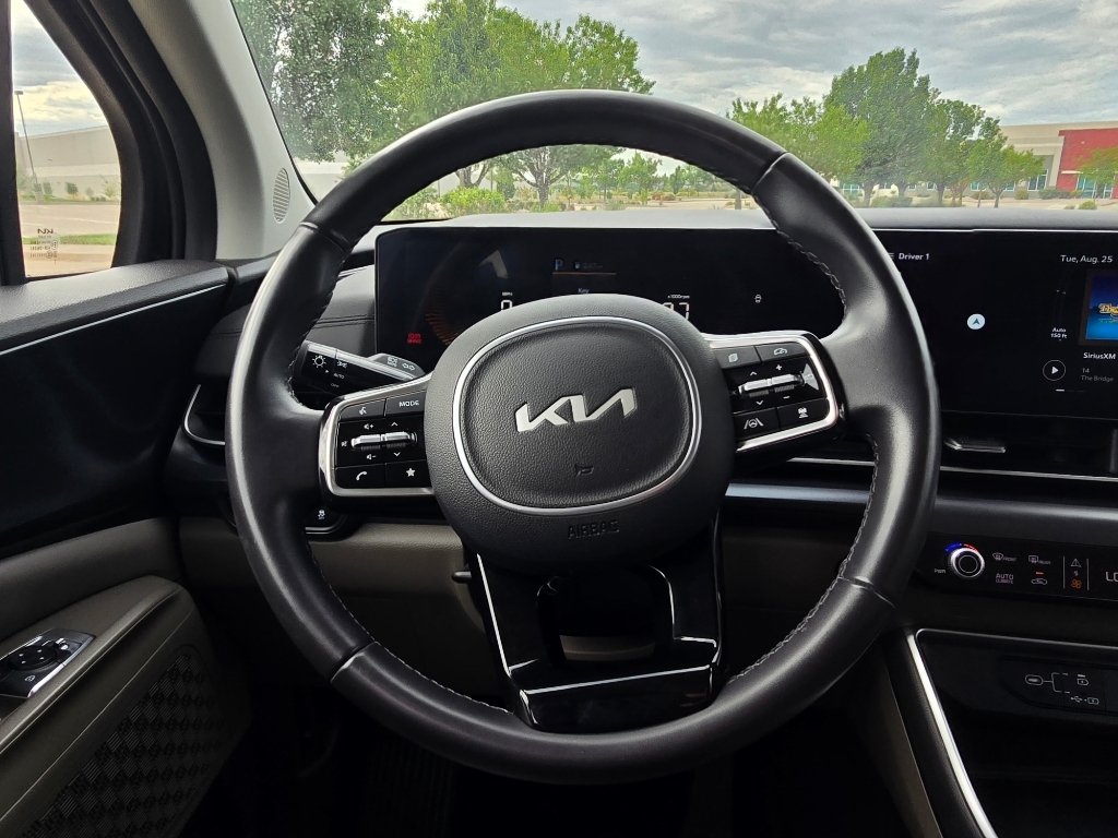 Used 2025 Aurora Black Pearl Kia LXS image 29