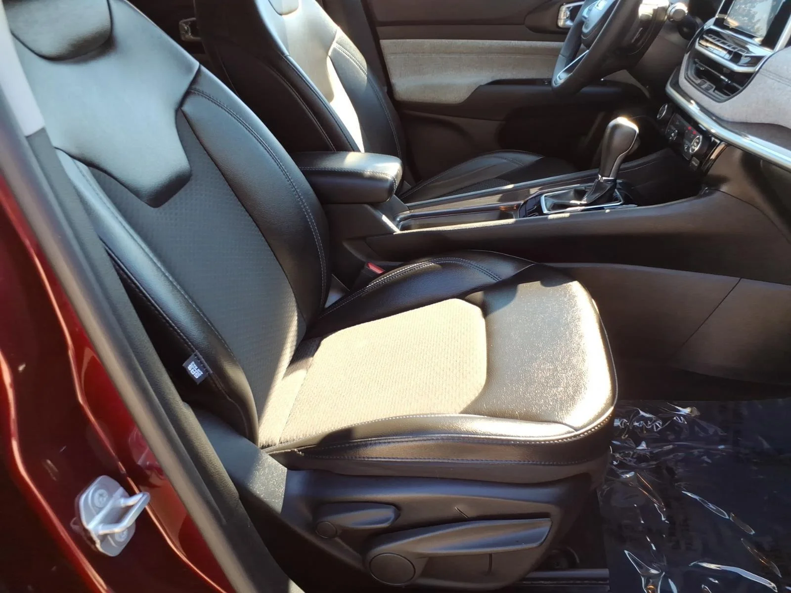 Used 2022 Velvet Red Pearlcoat Jeep Latitude image 19