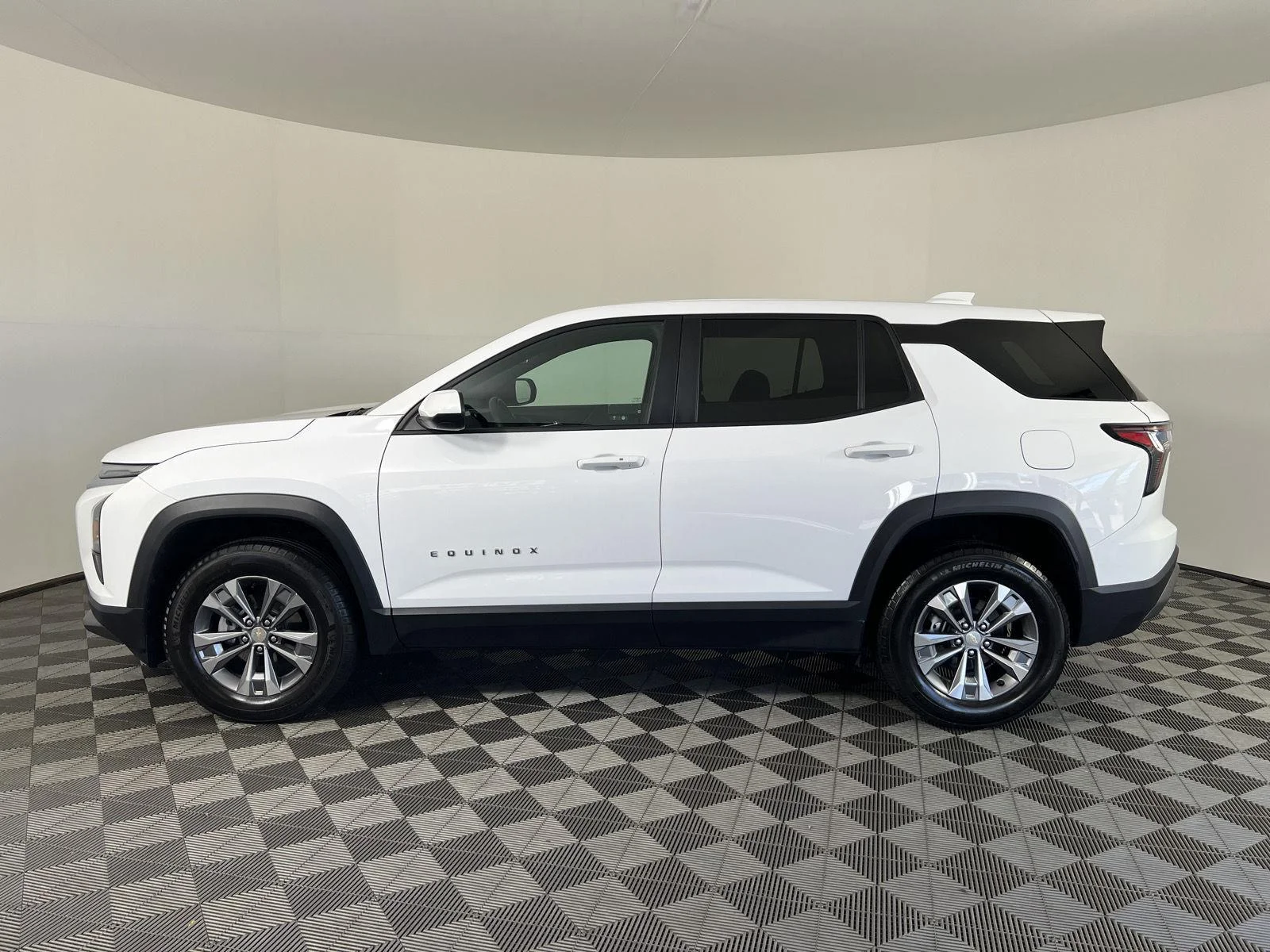 Used 2025 Summit White Chevrolet AWD LT image 26