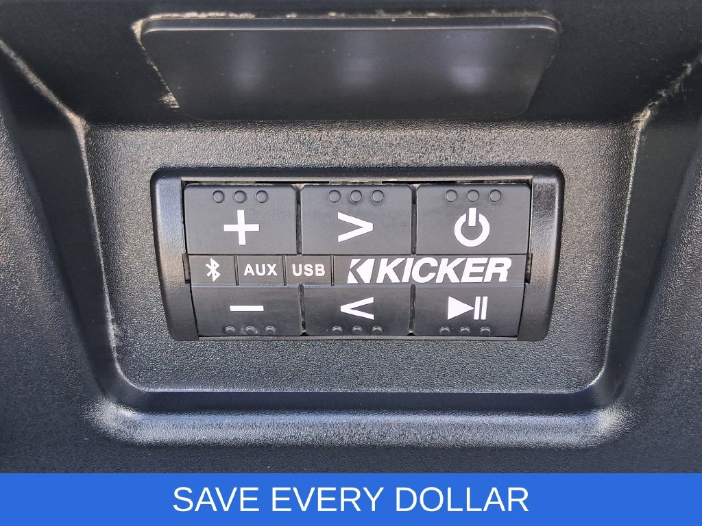 Used 2025 White GMC AT4X image 9