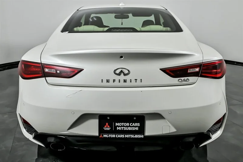Used 2018 Pure White INFINITI 2.0T Luxe image 9