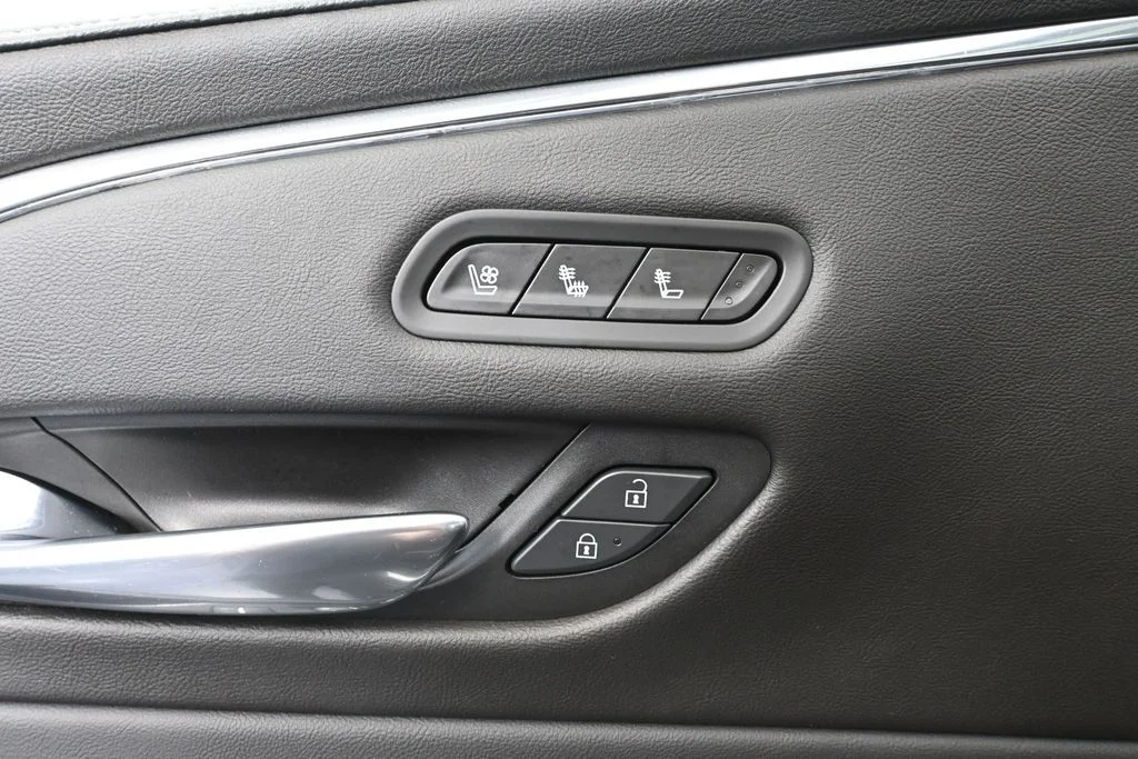 Used 2021 White Cadillac Sport image 23