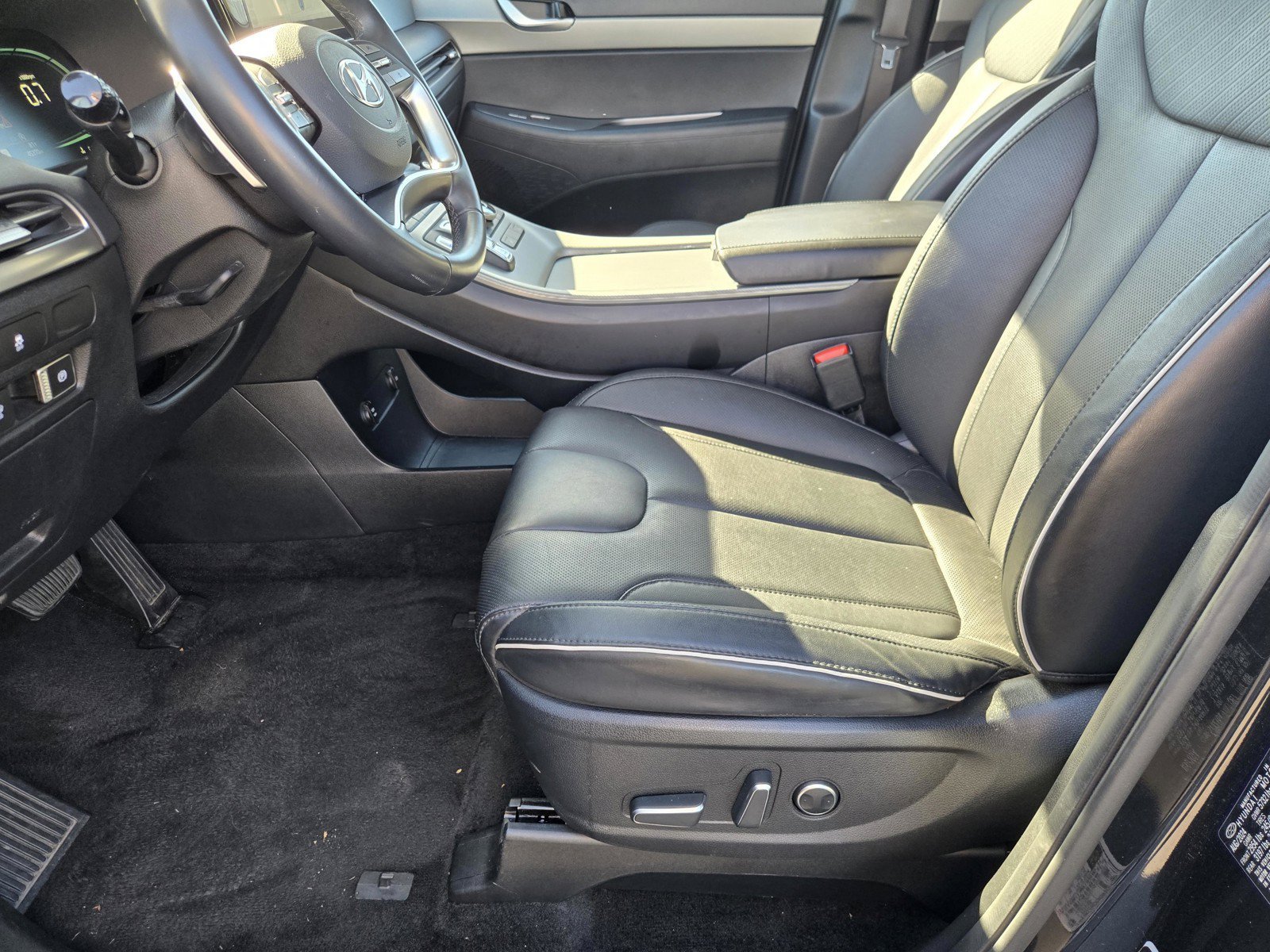 Used 2025 Moonlight Cloud Hyundai SEL image 25
