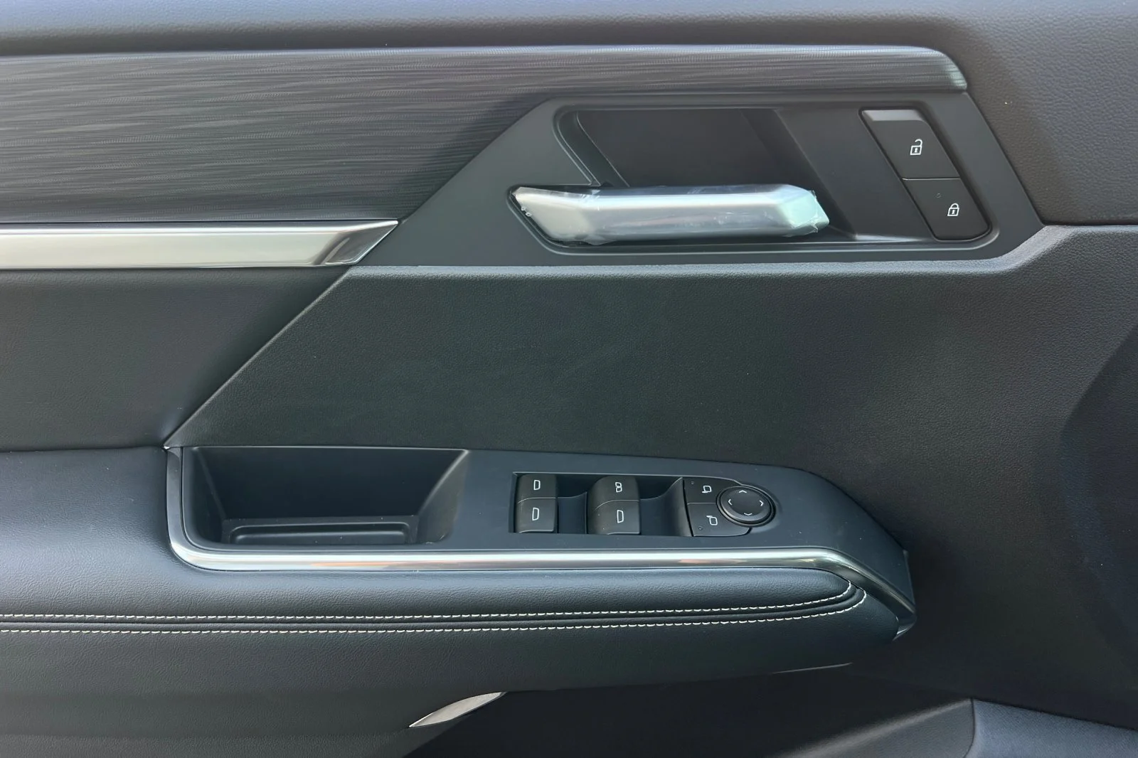 2026 GMC Acadia Elevation - Photo 9