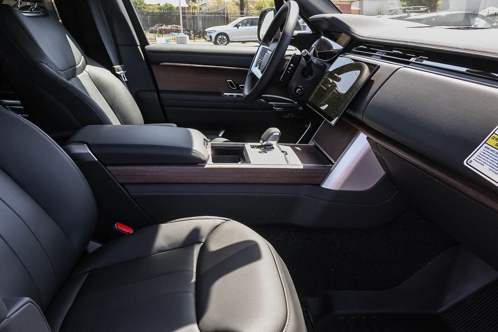 New 2026 Carpathian Grey Land Rover SE image 15