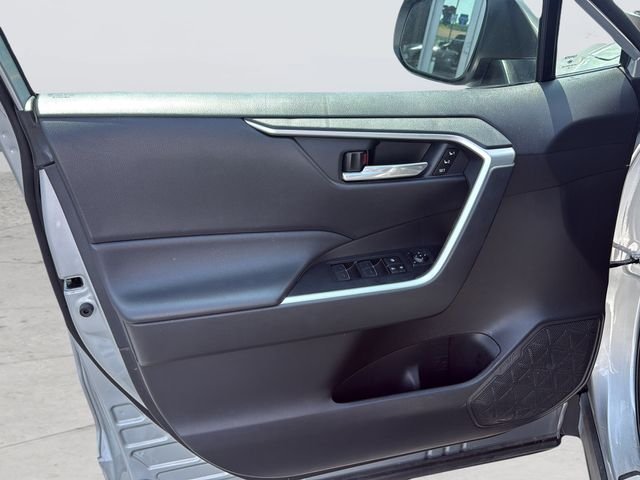 Used 2025 Silver Toyota XLE Premium image 20