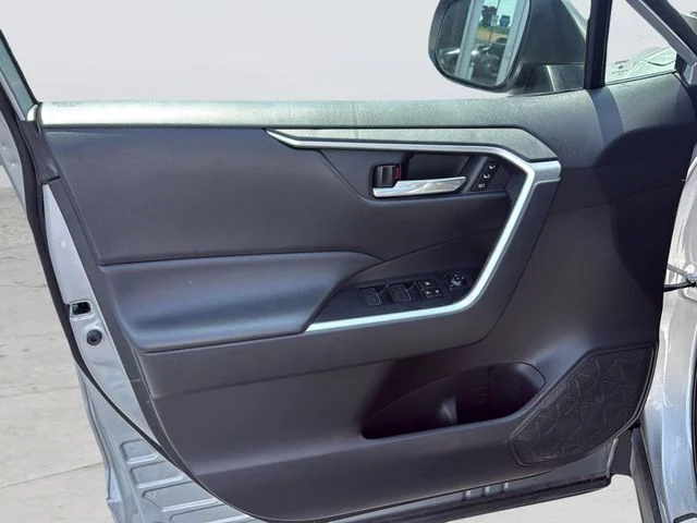 Used 2025 Silver Toyota XLE Premium image 20
