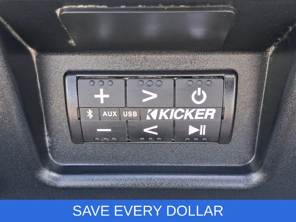 Used 2025 White GMC AT4X image 9