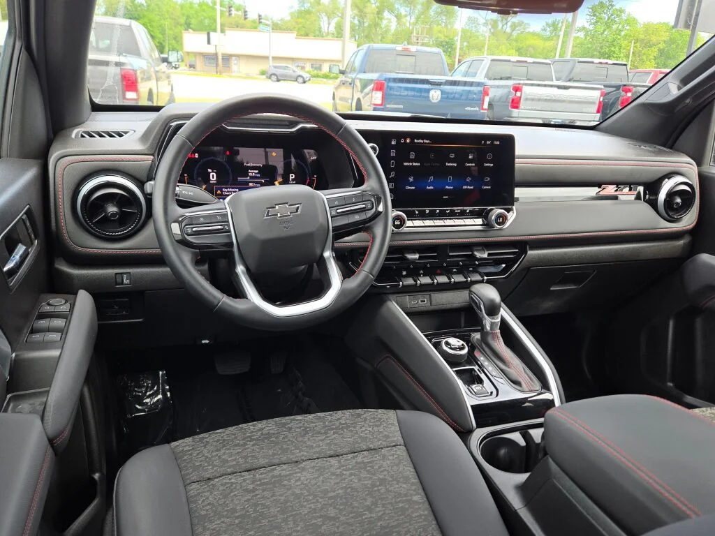 Used 2024 Black Chevrolet Z71 image 20