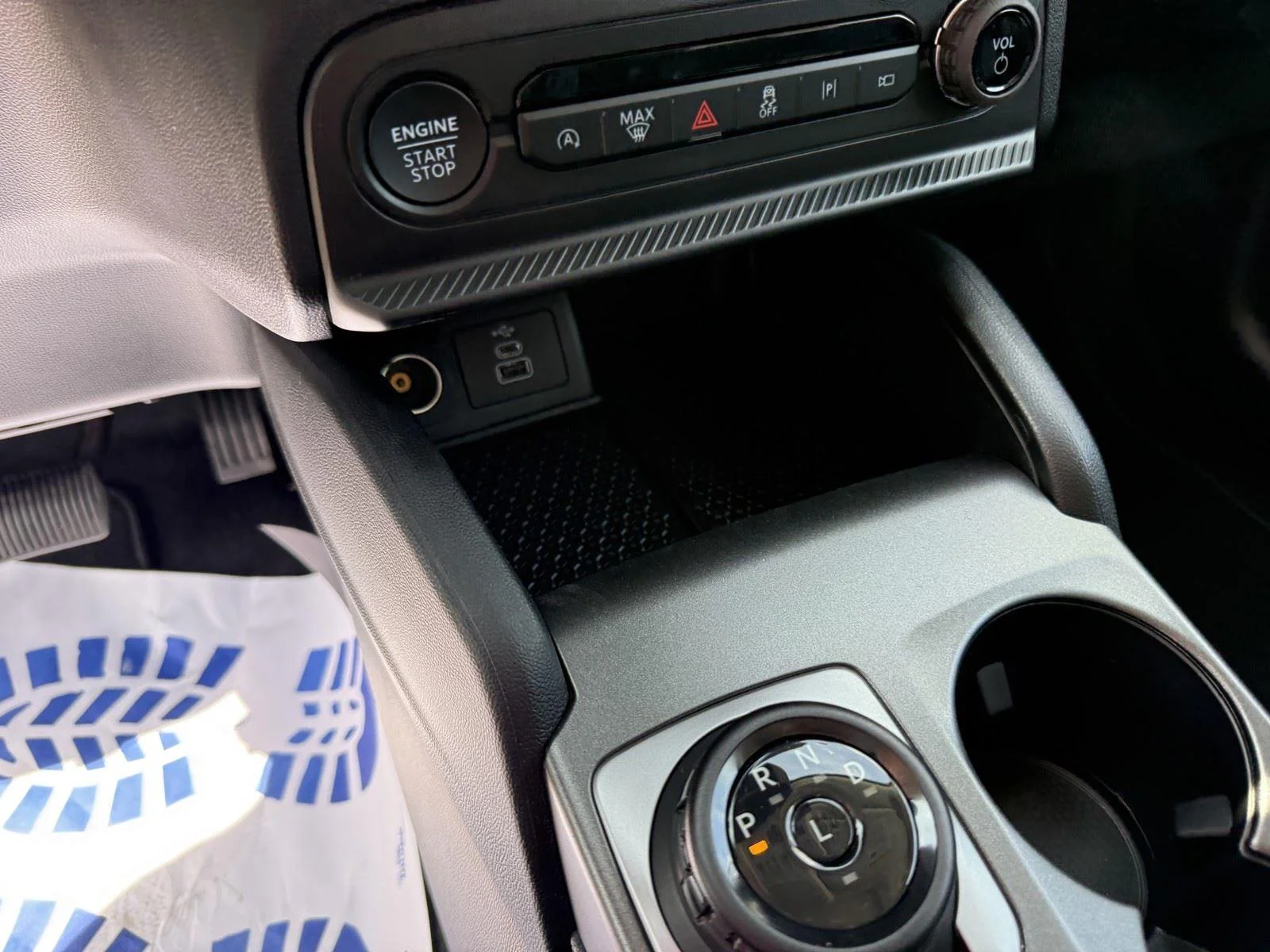New 2026 Carbonized Gray Metallic Ford Outer Banks® image 25
