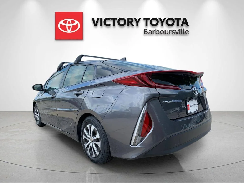 Used 2022 Gray Toyota XLE image 3