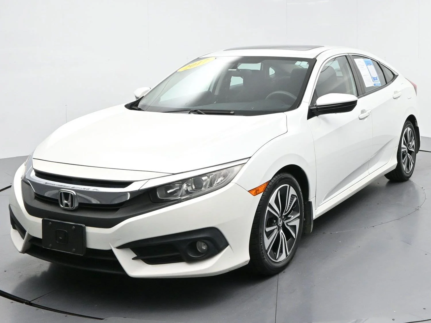 Used 2017 White Orchid Pearl Honda EX-T image 3