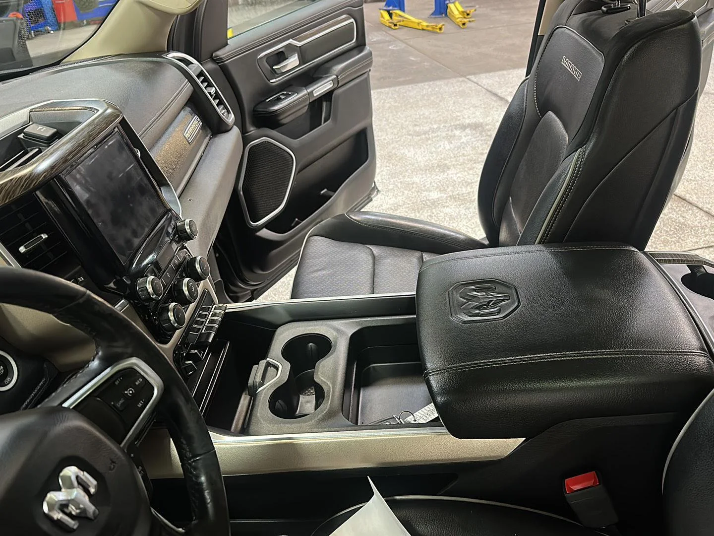 Used 2019 Diamond Black Crystal Pearlcoat Ram Laramie image 27