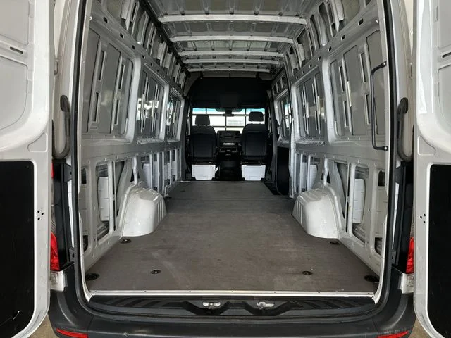 Used 2025 White Mercedes-Benz Cargo 170 WB image 20