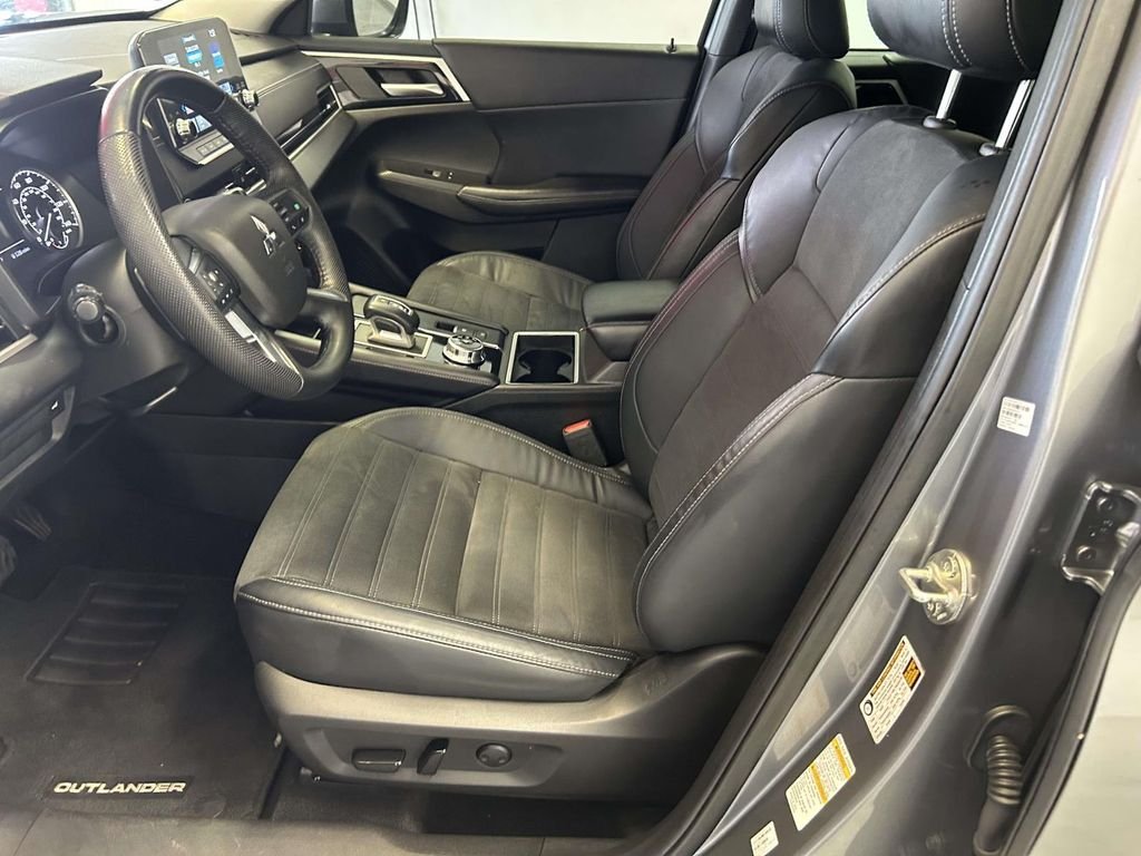 Used 2023 Gray Mitsubishi SE Special Edition image 16