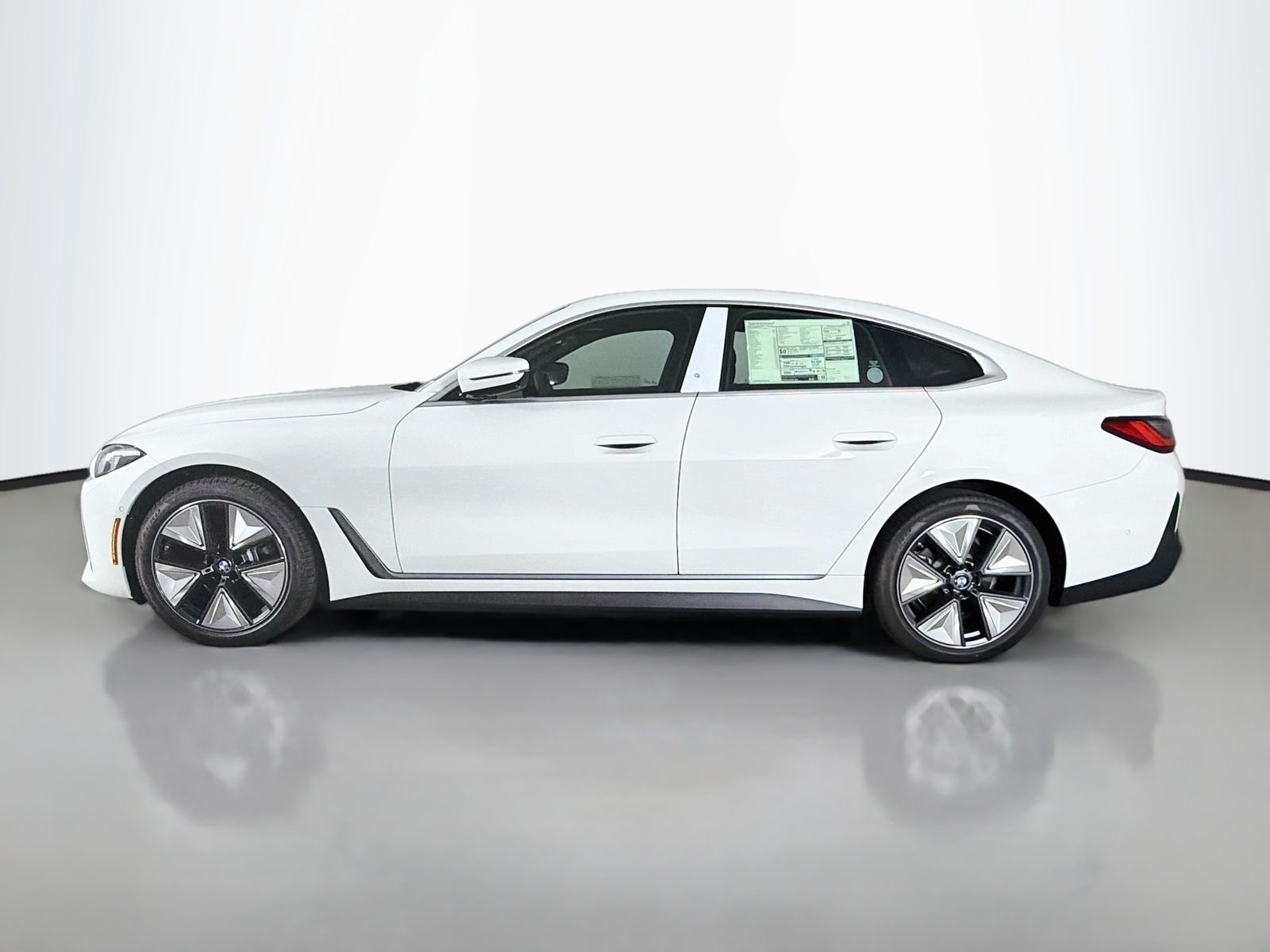 New 2026 Alpine White BMW eDrive40 image 4