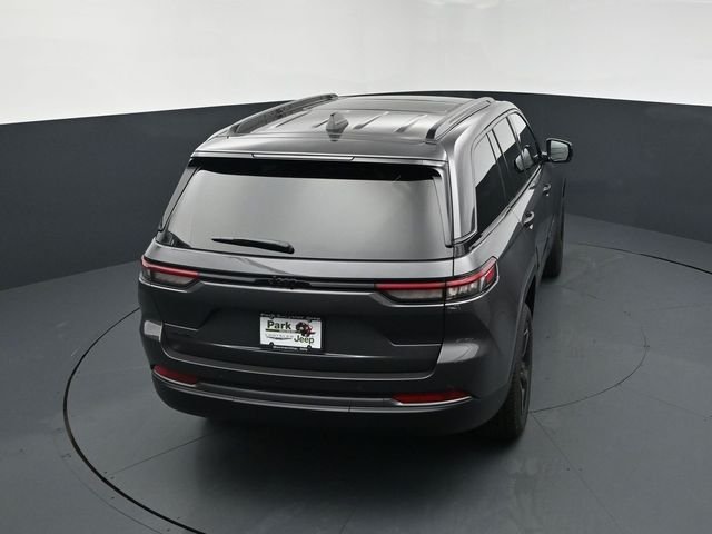 New 2026 Baltic Gray Metallic Clear-Coat Exterior Paint Jeep Limited image 17