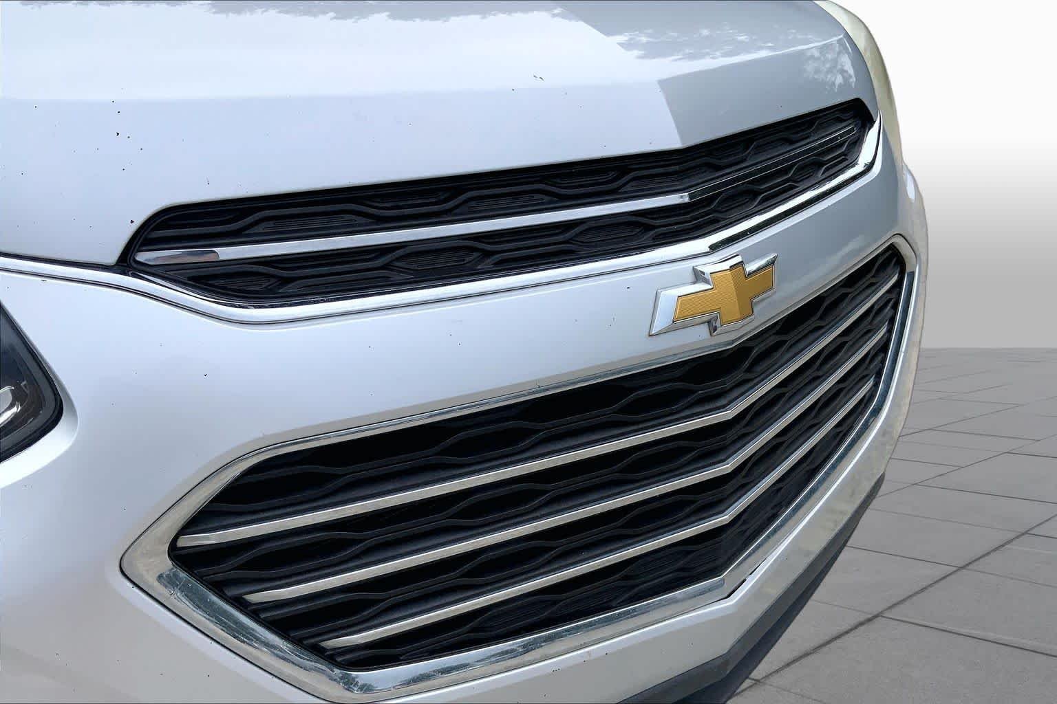 Used 2017 Silver Ice Metallic Chevrolet LT image 29