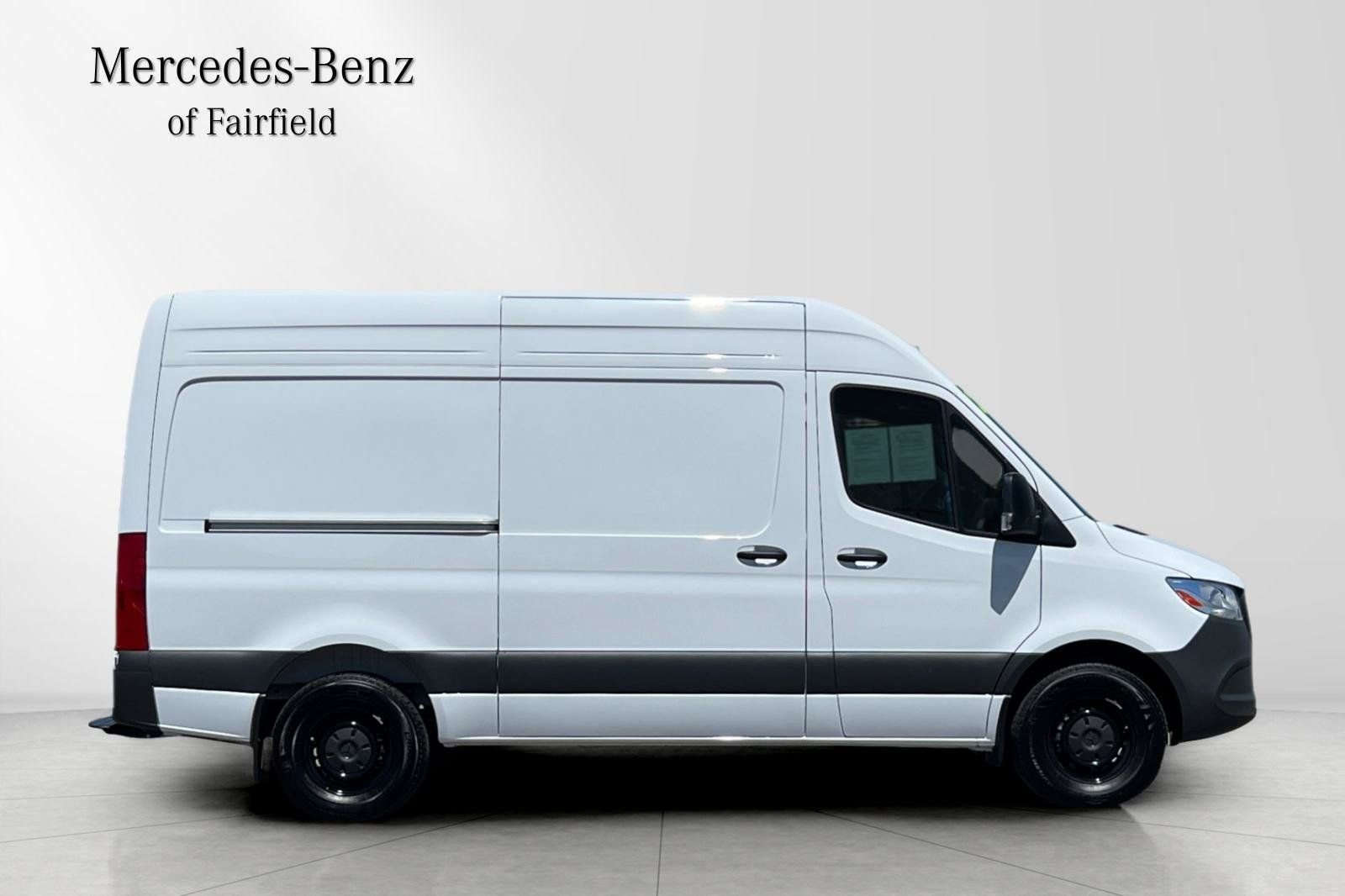Used 2025  Mercedes-Benz Cargo 144 WB image 7