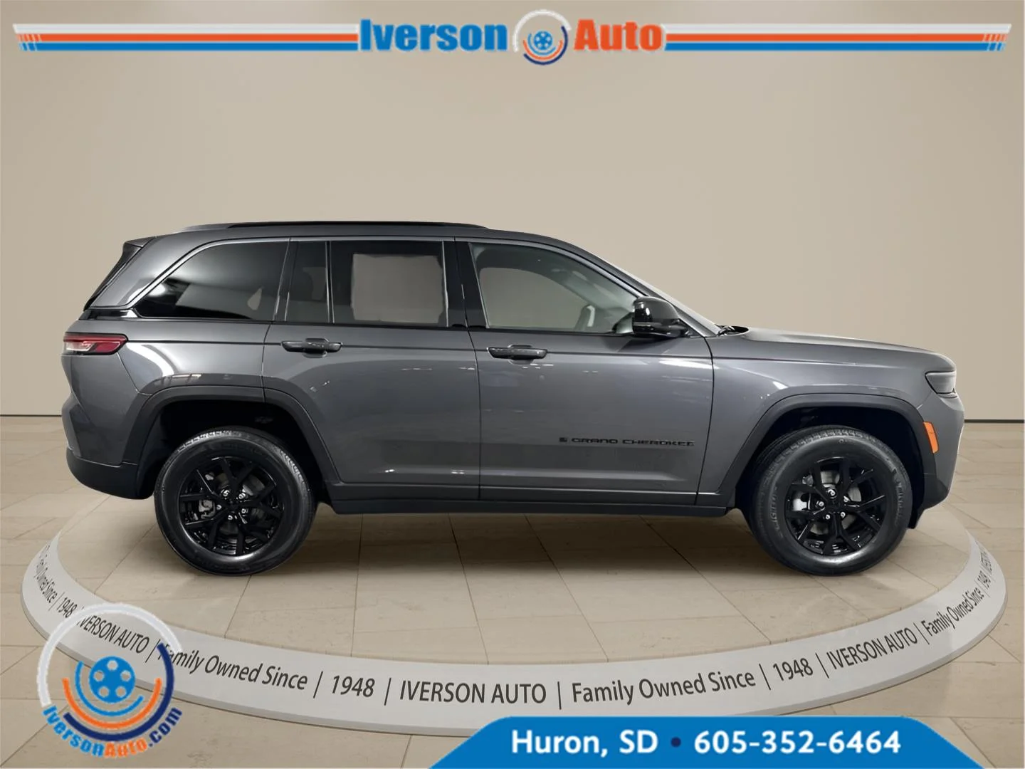 New 2026 Baltic Gray Metallic Clear-Coat Exterior Paint Jeep Laredo Altitude image 12