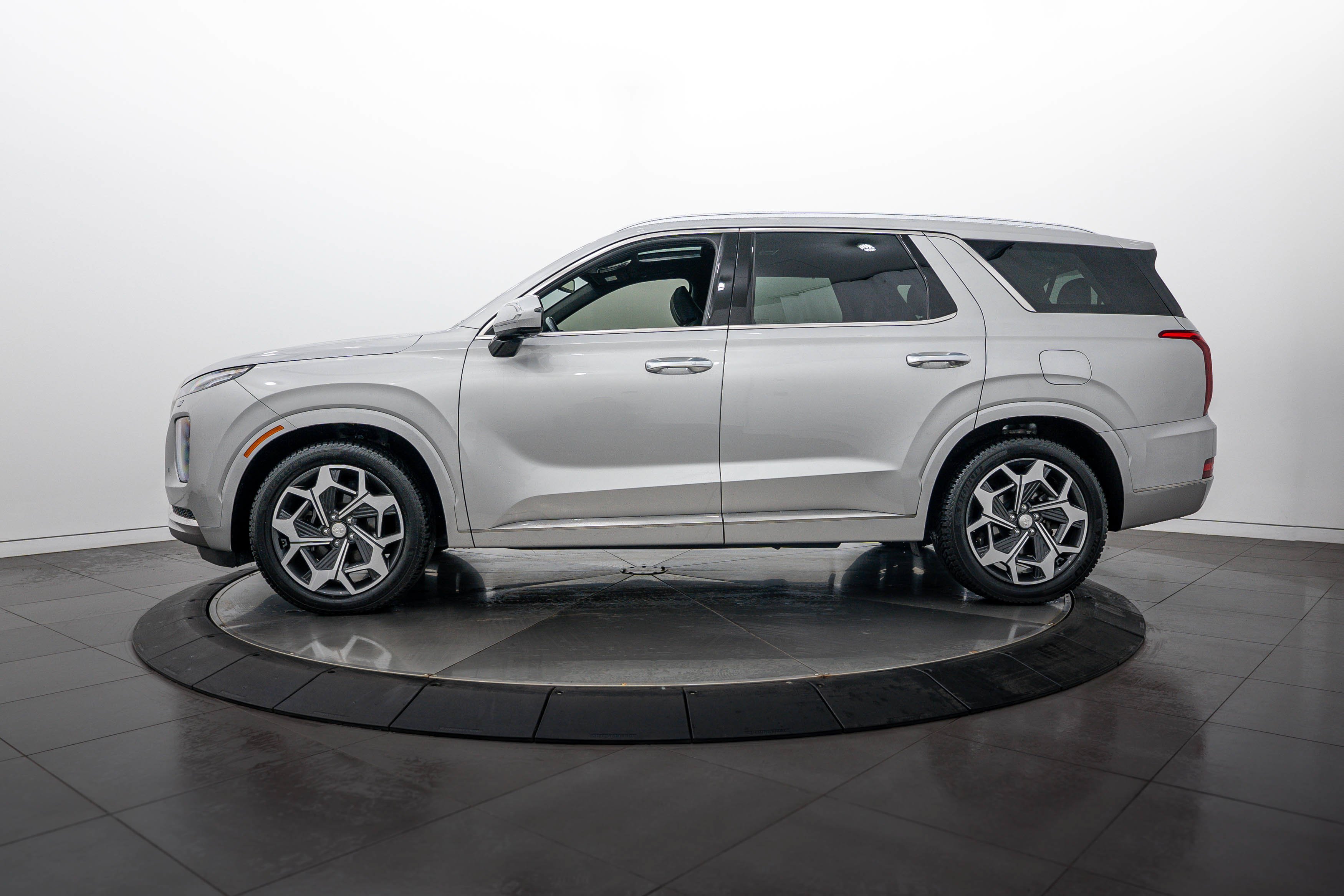 Used 2022 Typhoon Silver Hyundai Calligraphy image 6