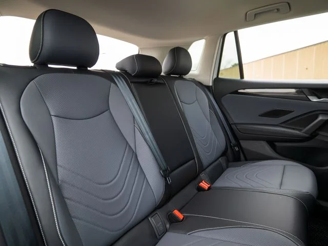 New 2026 White/off-white Volkswagen 2.0T SE image 30
