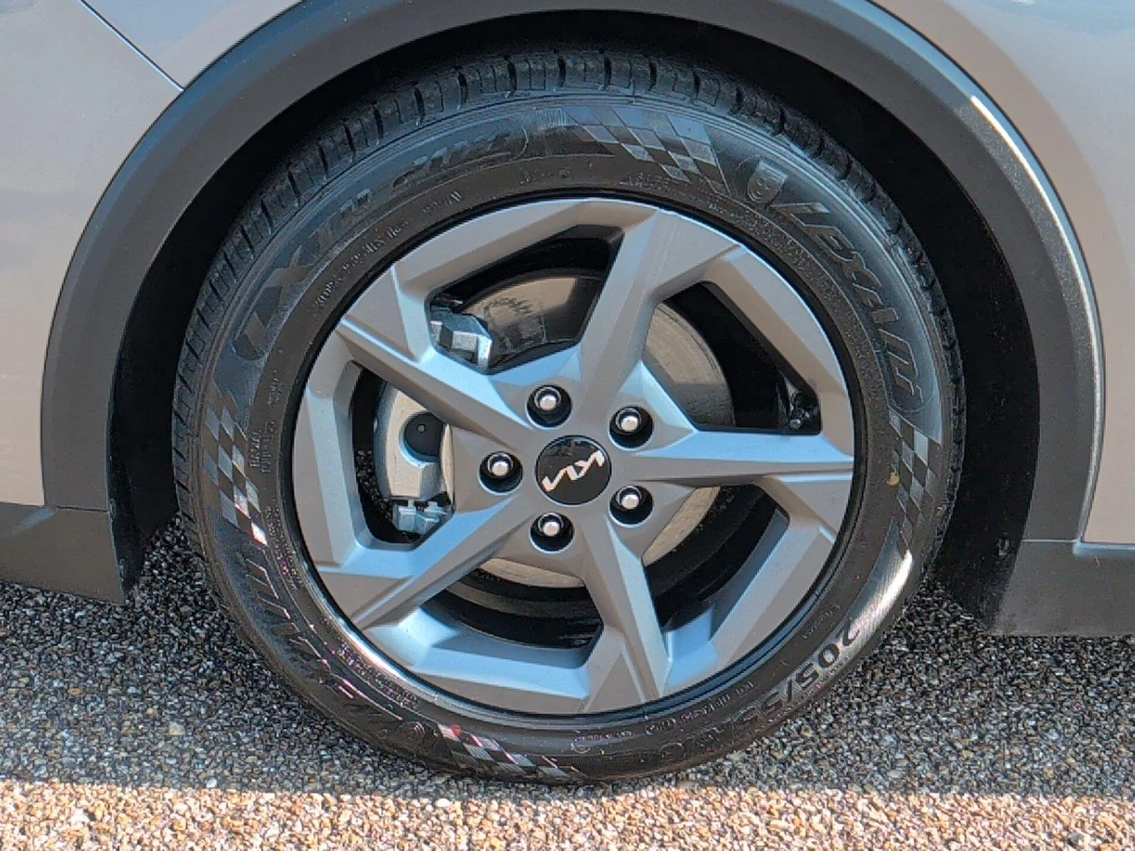 Used 2025 Steel Gray Kia LXS image 9