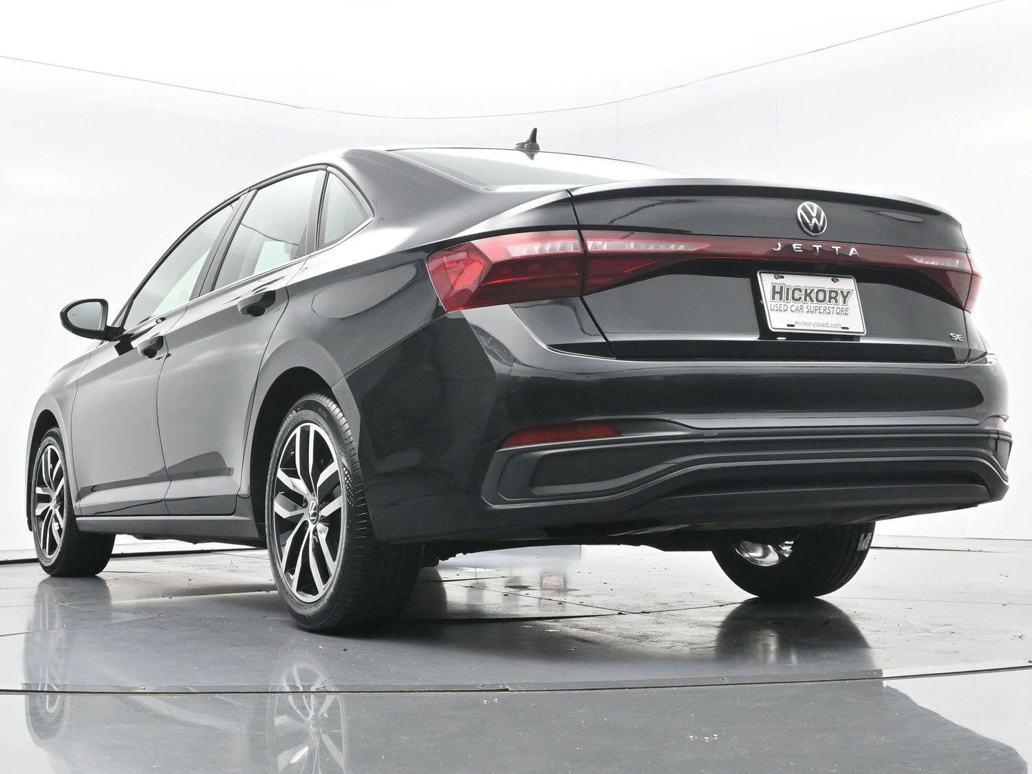Used 2025 Deep Black Pearl Volkswagen SE image 48