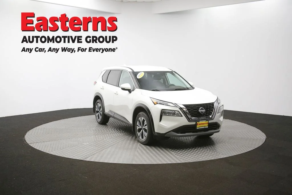 Used 2022 White Nissan SV image 48