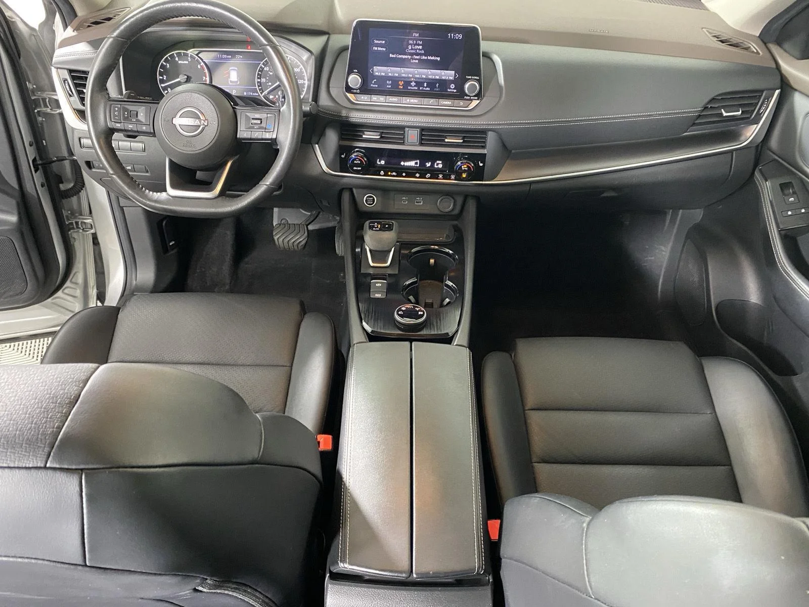 Used 2023 Brilliant Silver Metallic Nissan SV image 25