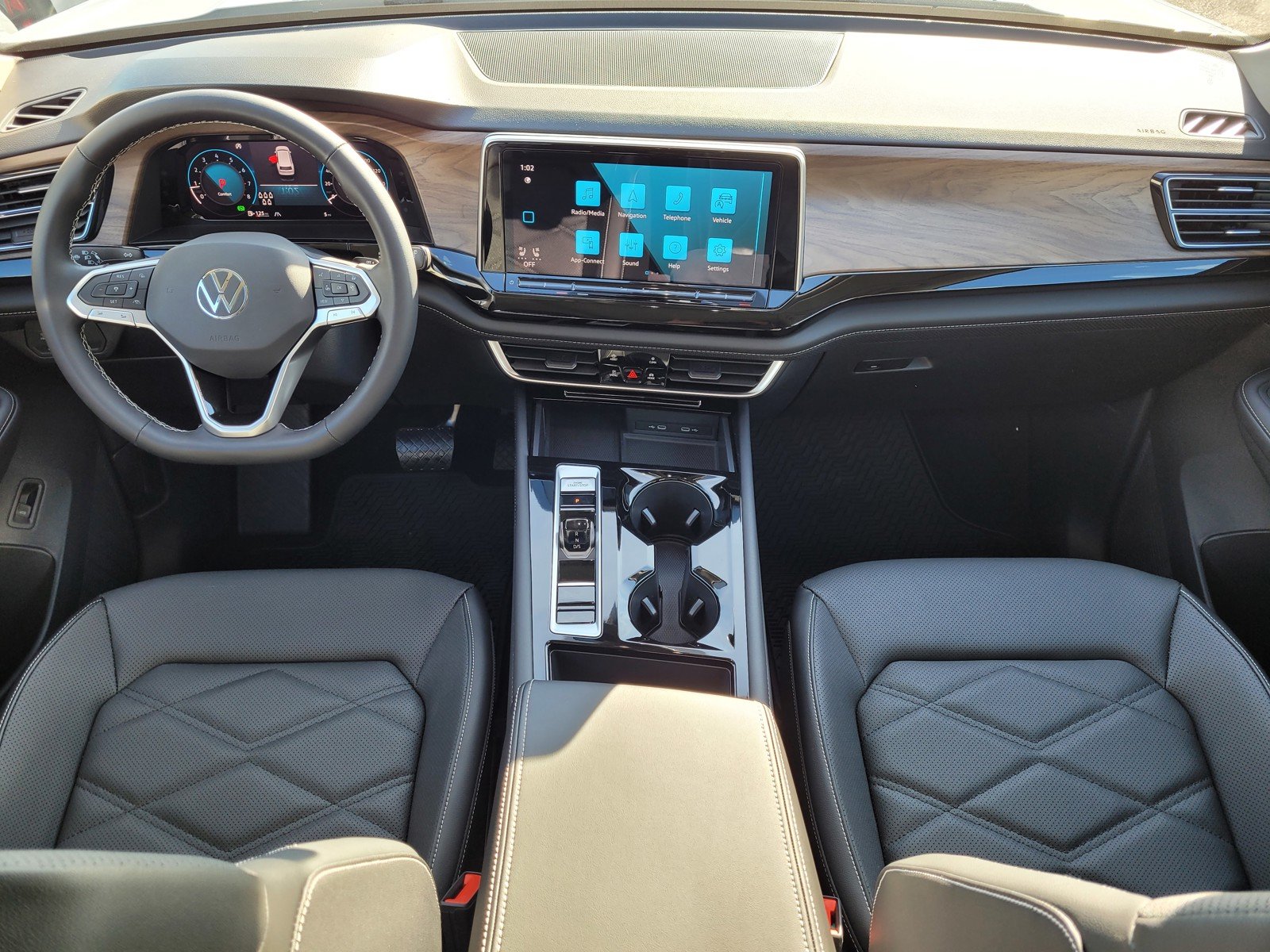 2024 Volkswagen Atlas SE w/Tech - Photo 6