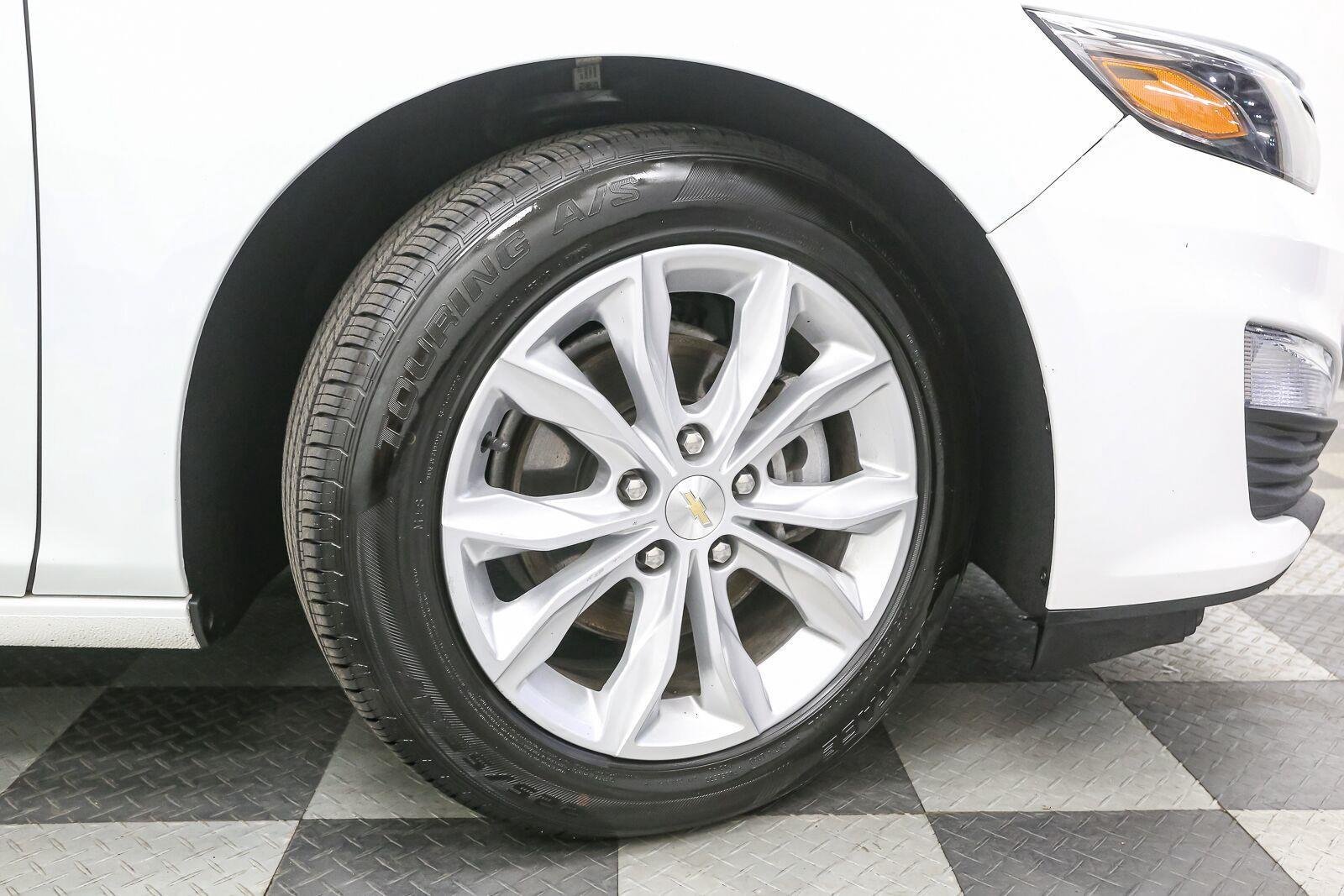 Used 2024 Summit White Chevrolet LT image 15