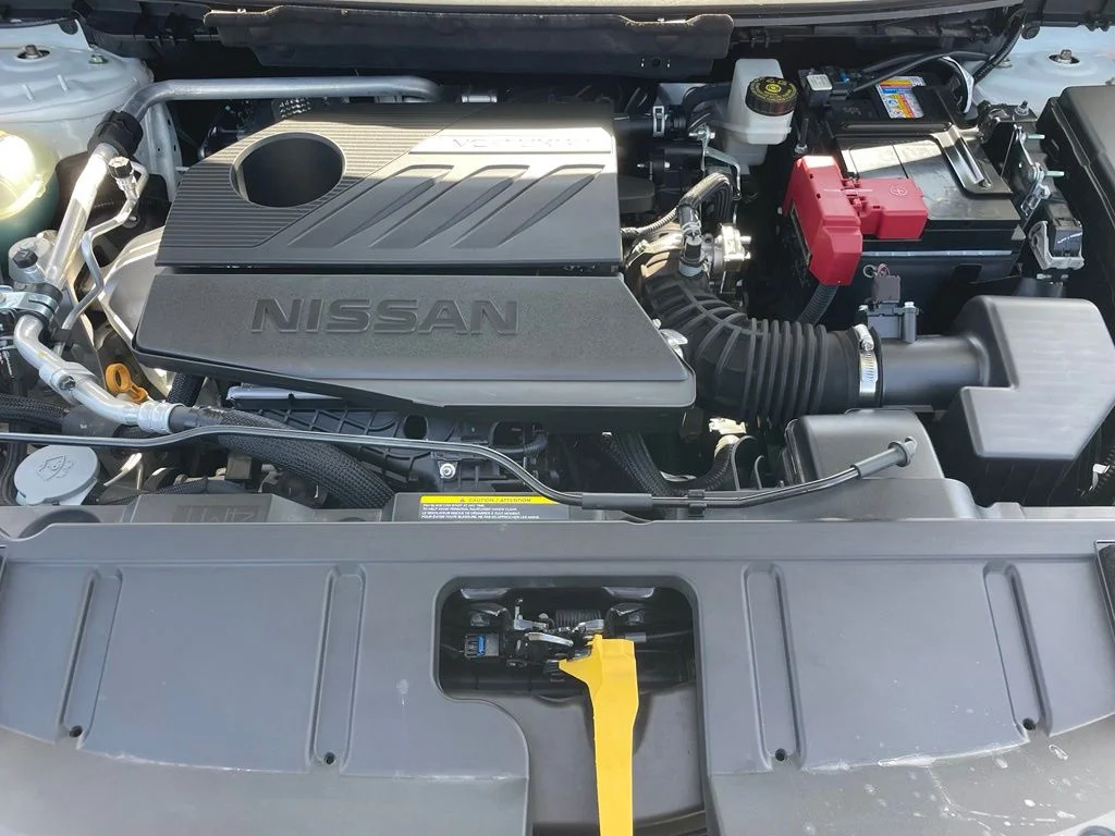 Used 2024 White Nissan Platinum image 30