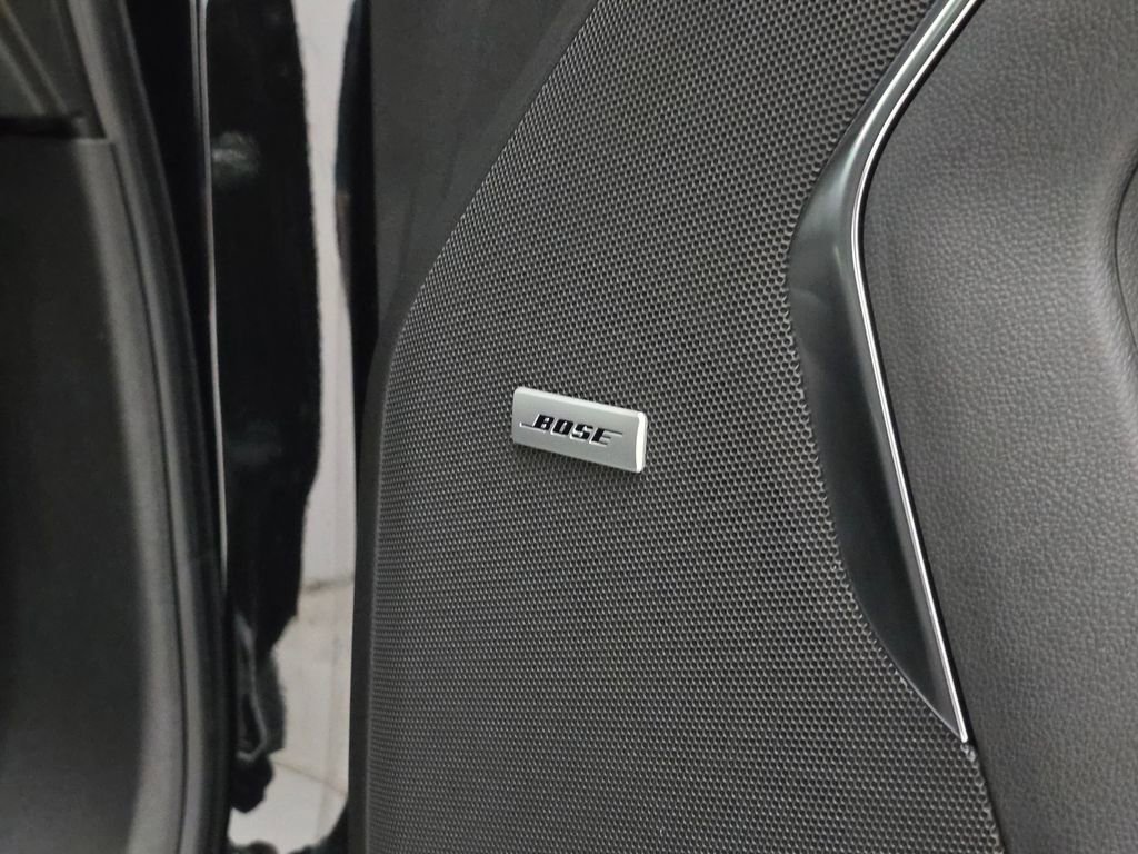 2025 Chevrolet Suburban Z71 - Photo 35