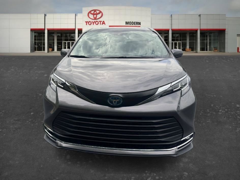 Used 2022 Predawn Gray Mica Toyota XLE image 2