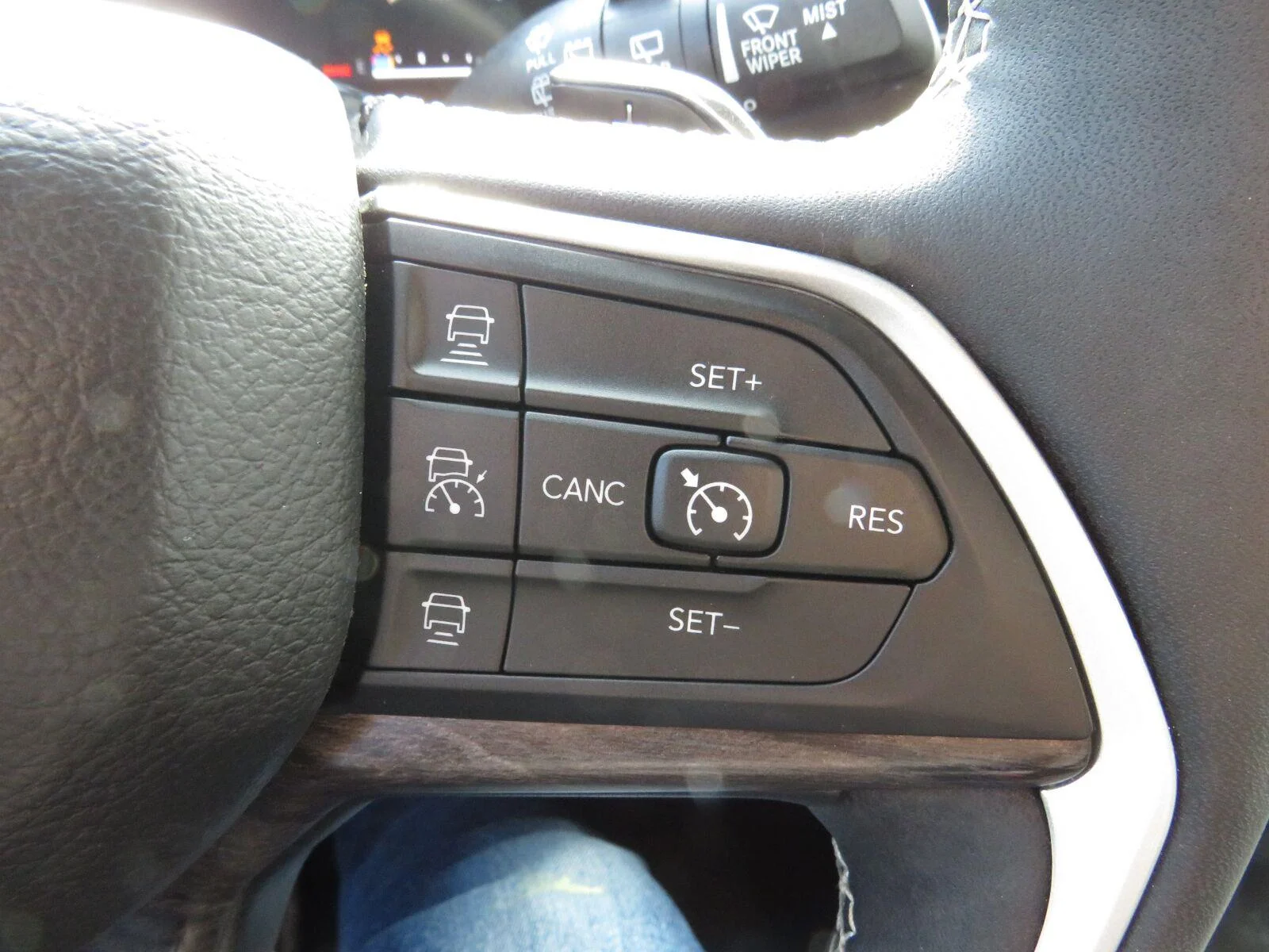 Used 2023 Silver Zynith Jeep Limited image 34