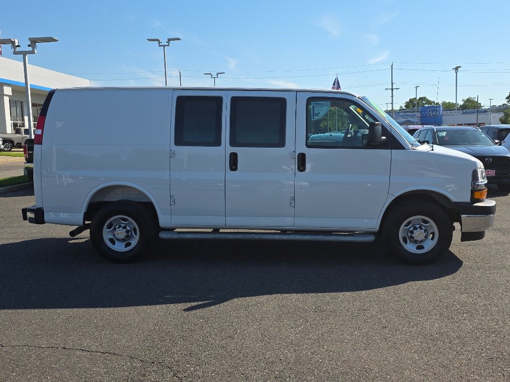 Used 2025 Summit White Chevrolet Work Van image 19