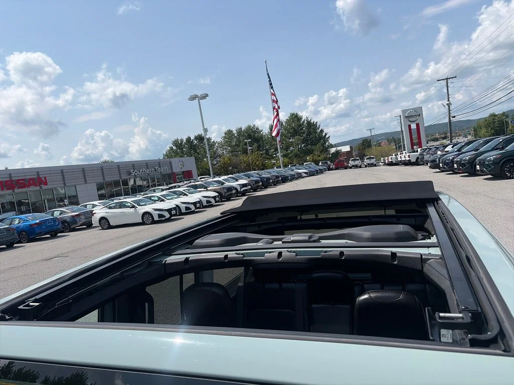 Used 2024 Gray Jeep Sahara image 22