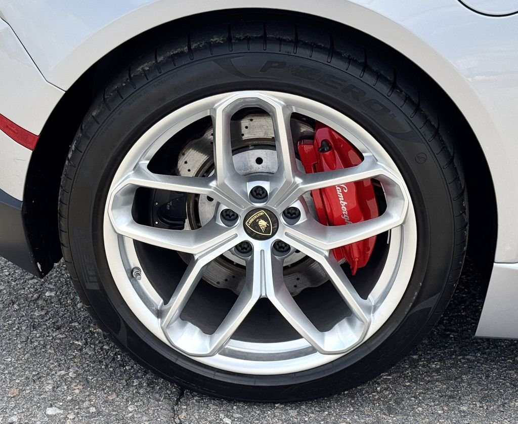 Used 2018 Silver Lamborghini LP580-2S image 12