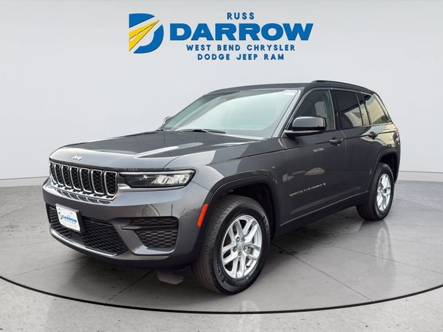 Used 2023 Gray Jeep Laredo image 1