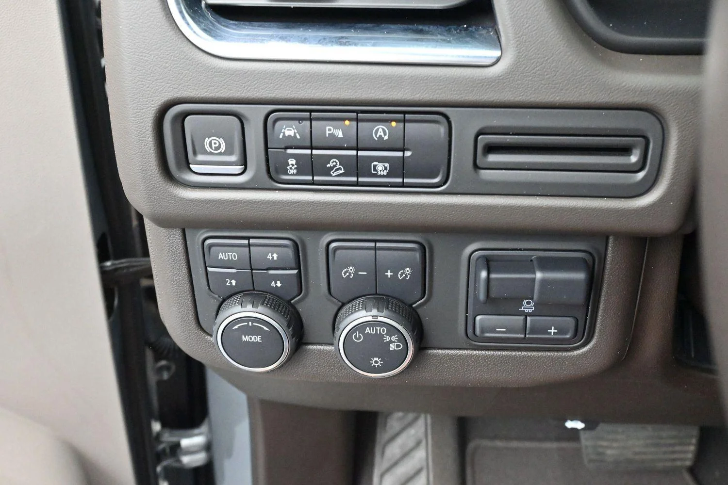 Used 2024 Sterling Gray Metallic Chevrolet Z71 image 23