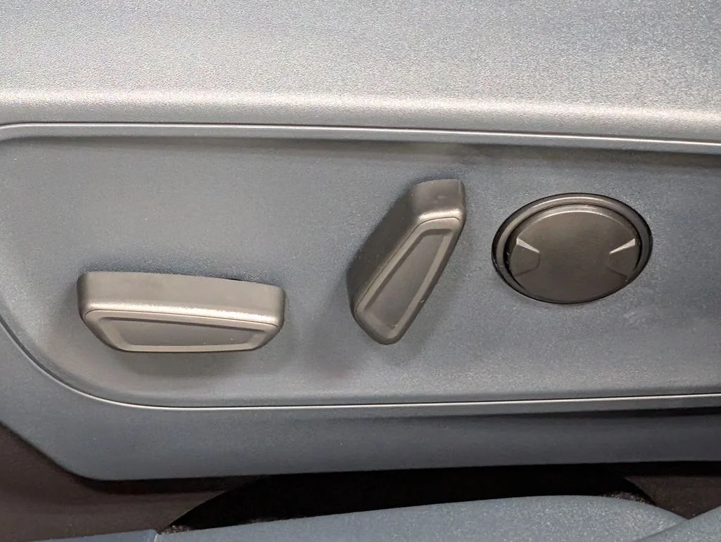 New 2026 Space White Metallic Ford XLT image 11