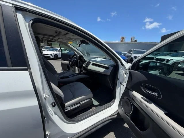 Used 2022 White Honda EX image 15