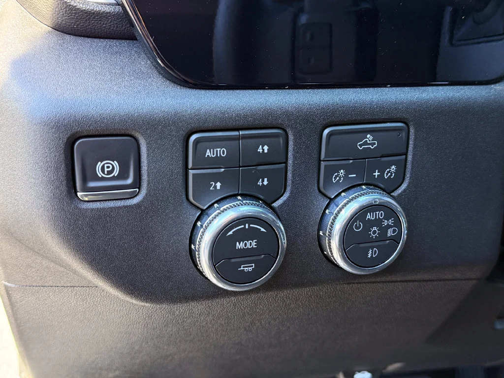 Used 2026 Sterling Metallic GMC Elevation image 25