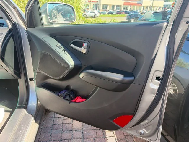Used 2012 Gray Hyundai GLS image 16