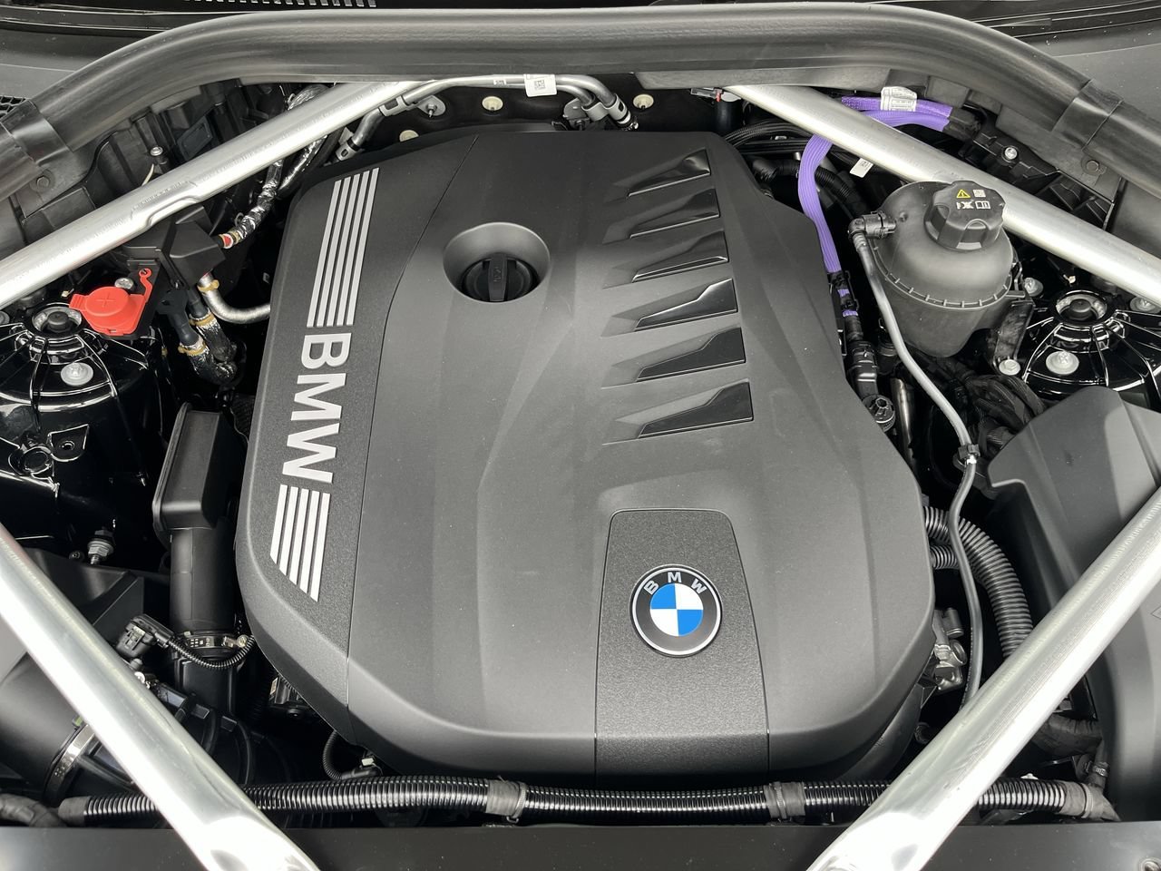 New 2026 Black Sapphire Metallic BMW xDrive40i image 38