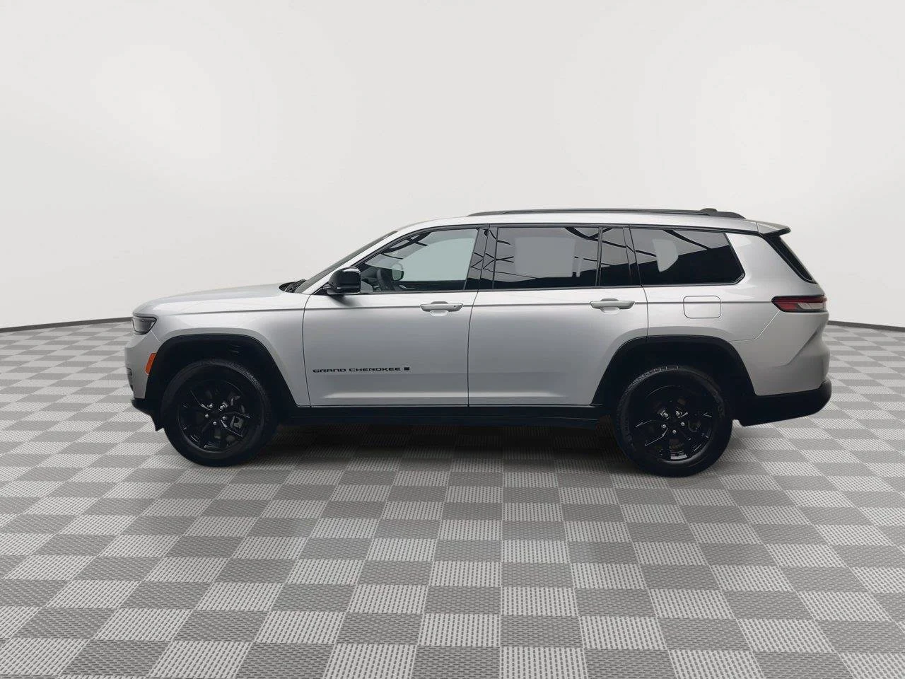 Used 2025 Silver Jeep Altitude X 4x4 image 38