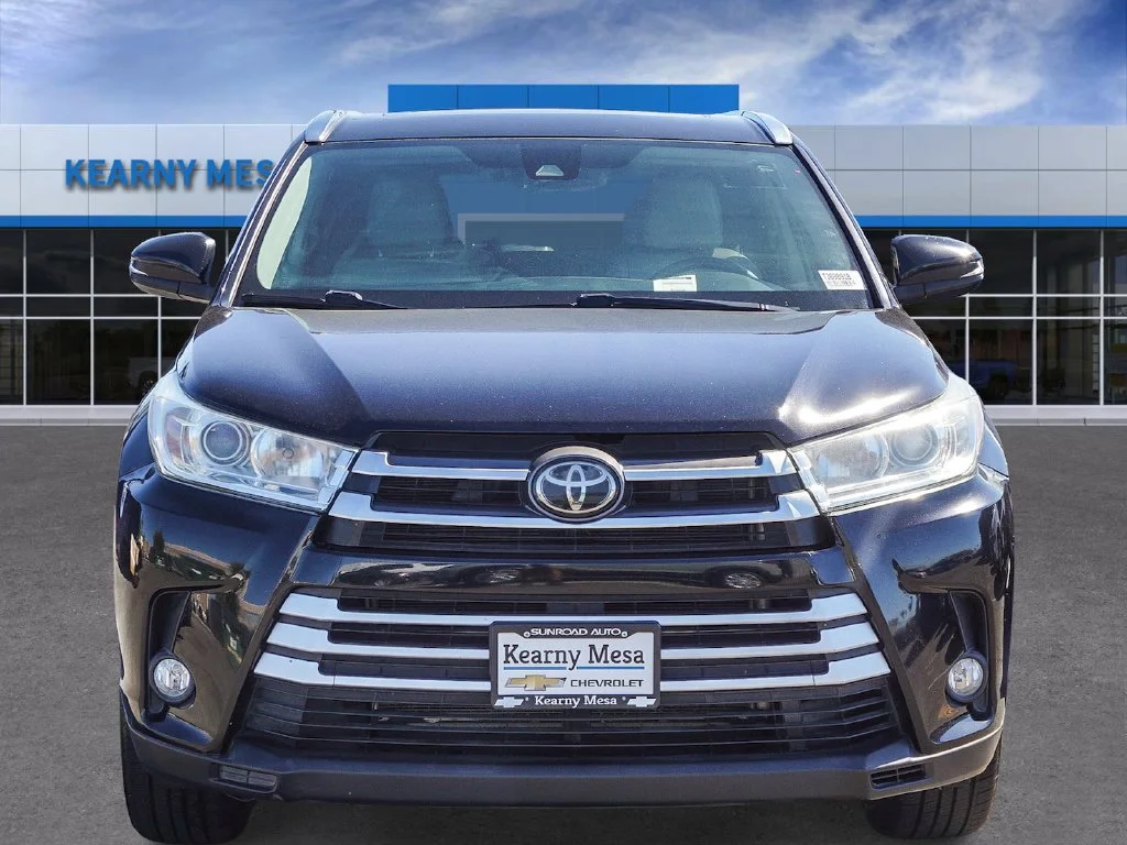 Used 2019 Black Toyota XLE image 2